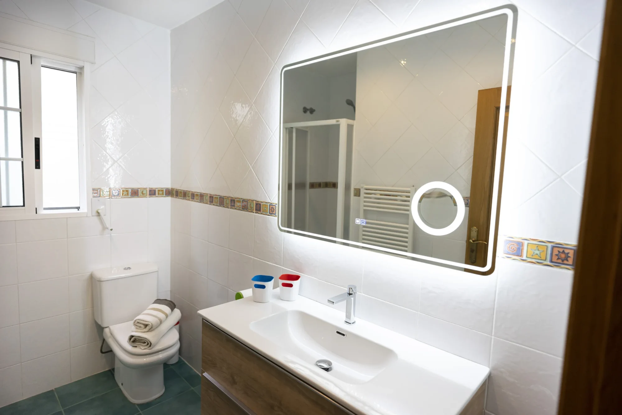 Baño privado de la habitación principal, con ducha.